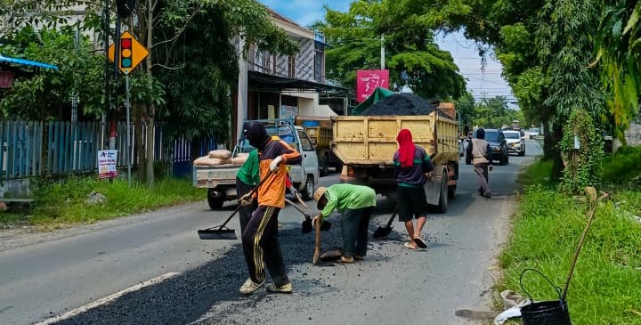 PEMELIHARAAN RUAS JALAN PASAR PENTUNGAN - SENDANGAGUNG - NGOTET