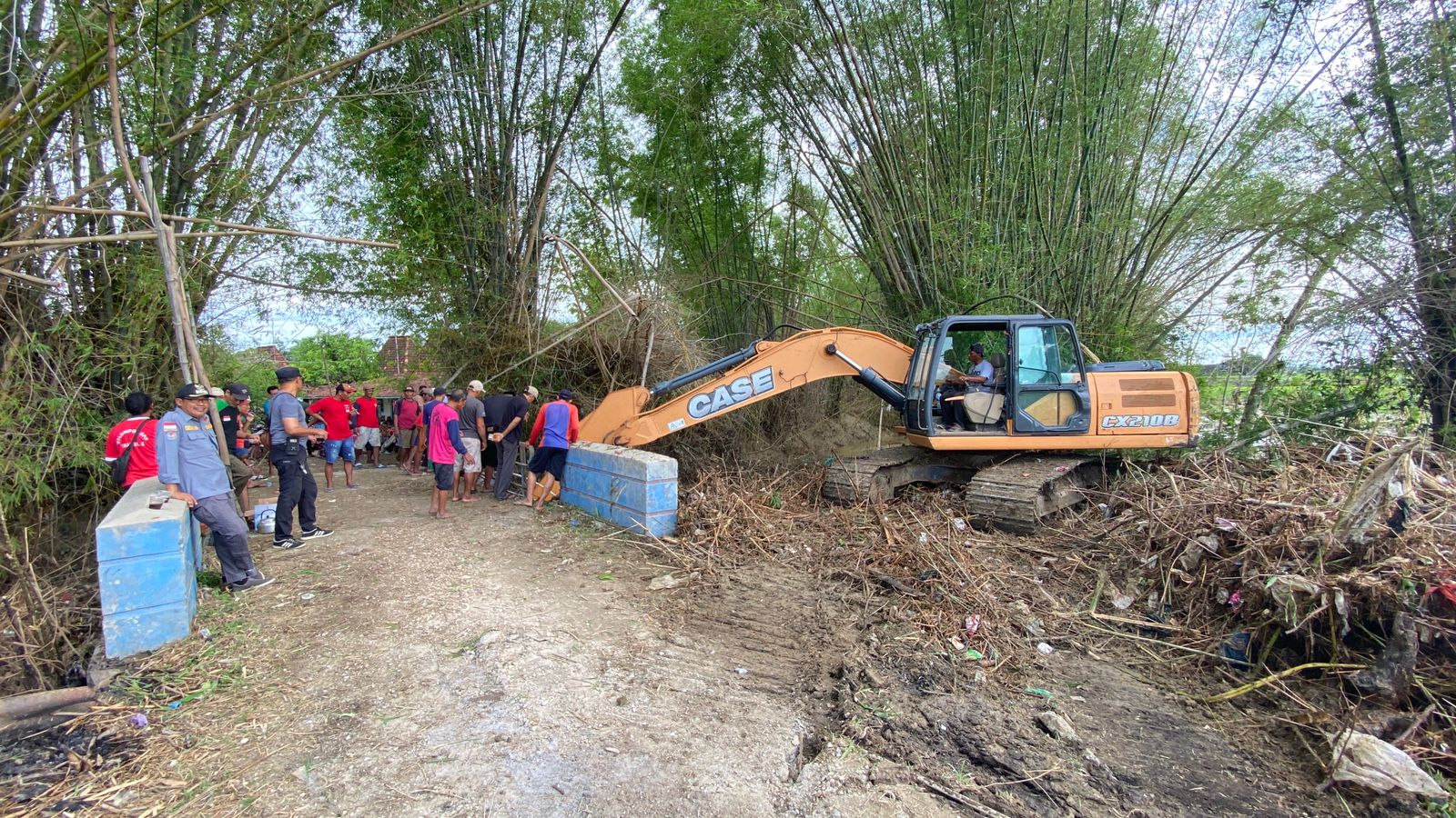 PENANGANAN BANJIR DI DESA BABADAN OLEH DPUTARU KABUPATEN REMBANG